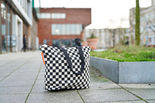 Afbeelding in Gallery-weergave laden, Duurzame shopper Rich Black winkelcentrum buiten