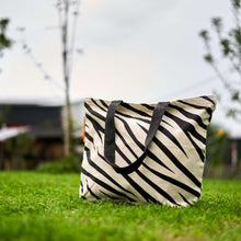 Afbeelding in Gallery-weergave laden, Duurzame shopper Zebra sfeerfoto