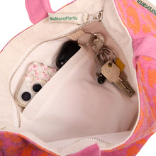 Afbeelding in Gallery-weergave laden, Tote bag Magenta Luipaard detailfoto binnenkant tas