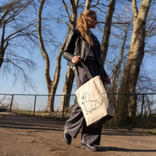 Afbeelding in Gallery-weergave laden, Tote bag Teckel actiefoto model
