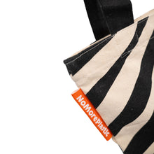 Afbeelding in Gallery-weergave laden, duurzame tote bag met rits baby zebra detailfoto