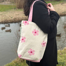 Afbeelding in Gallery-weergave laden, tote_bag_flower_power_actiefoto