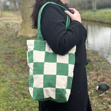 Afbeelding in Gallery-weergave laden, tote_bag_simple_squares_actiefoto