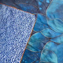 Afbeelding in Gallery-weergave laden, Reishanddoek of strandlaken LOTUS 100 x 160 detailfoto
