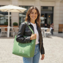 Afbeelding in Gallery-weergave laden, Shopper Trendy Turtle  biologisch katoen actiefoto model
