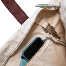 Afbeelding in Gallery-weergave laden, Shopper met rits Autumn biologisch katoen detailfoto rits en keyring
