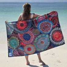 Afbeelding in Gallery-weergave laden, Sneldrogende reishanddoek ANEMON - Duurzaam gemaakt van gerecycled plastic - SooBluu 100 x 160cm
