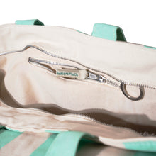Afbeelding in Gallery-weergave laden, Strandtas_shopper biologisch katoen MINT detailfoto binnenvak en keyring
